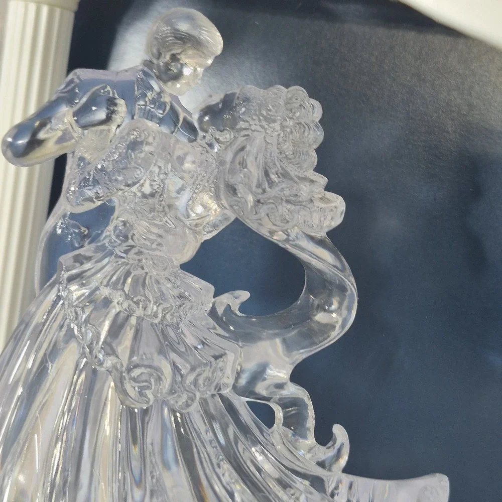 Wilton Wedding Cake Topper Keepsake Display Bianca Couples 1st Dance New